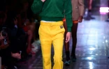 Un modèle présente la collection masculine printemps-été 2019 de Prada à Milan, le 17 juin 2018