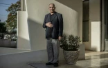 Mohammed al-Qarout, ex-combattant au sein de l'Organisation de libération de la Palestine (OLP) au Liban, pose à son domicile de Jéricho, au centre de la Cisjordanie occupée, le 3 juin 2026
