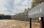 L'entrée de la propriété du milliardaire français Olivier Bouygues à La Ferté-Saint-Aubin près d'Orléans, le 26 août 2026 dans le Loiret