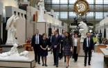 Le prince William et son épouse Kate avec avec la présidente du musée d'Orsay Laurence des Cars (g), le 18 mars 2017 