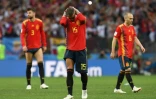 Les joueurs espagnols Gerard Piqué, Sergio Ramos et Iniesta éliminés avec leur sélection du Mondial par la Russie à Moscou, le 1er juillet 2018