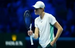 L'Italien Jannik Sinner se motive pendant la finale des Masters ATP, qu'il a perdue contre Novak Djokovic, dimanche 19 novembre Ă Turin.