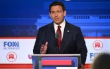 Le gouverneur de Floride Ron DeSantis, lors du deuxième débat de la primaire présidentielle républicaine, le 27 septembre 2023 à Simi Valley, en Californie
 