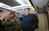 Le leader nord-coréen Kim Jong Un assiste à un test d'armement en août 2019