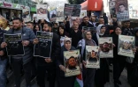 Des proches de prisonniers palestiniens brandissent des portraits et scandent des slogans lors d'un rassemblement à Naplouse, en Cisjordanie occupée par Israël, le 31 mars 2026