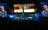 Le chanteur et compositeur britannique Elton John lors de sa tournée mondiale d'adieux à l'Accor Arena à Paris, le 11 juin 2022
