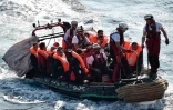 Des migrants transféré vers l'Aquarius, près des côtes libyennes, le 12 mai 2018