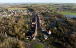 Vue aérienne du village de Neuville-sous-Montreuil, dans le Pas-de-Calais, le 17 novembre 2023