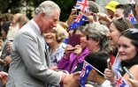 Charles, alors héritier du trône, est salué par la foule le 4 avril 2018 à Brisbane en Australie