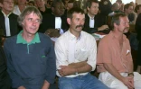Procès devant le tribunal correctionnel de Millau le 30 juin 2000 de leaders de la Confédération paysanne, dont José Bové (D), pour le démontage d'un McDo en construction à l'été 1999