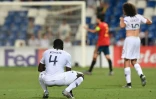 Les Français, dont Ibrahima Konaté (g) et Mattéo Guendouzi dépités après la lourde défaite subie face à l'Espagne en demi-finale de l'Euro espoirs, le 27 juin 2019 à Reggio d'Emilie (Italie) 