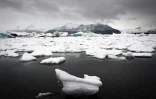 Des icebergs dans la lagune Jokulsarlon dans la région d'Austurland en Islande le 13 avril 2017