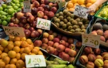Des fruits et légumes sur le marché de Darlington, au Royaume-Uni, le 6 septembre 2018 