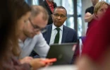 Le ministre de l'Education Pap Ndiaye assiste à une session de formation d'enseignants  contractuels avant la rentrée des classes, le 26 août 2022 à Vanves, dans la banlieue sud de Paris