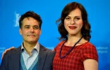 Le cinéaste chilien Sebastian Lelio et l'actrice colombienne Daniela Vega, lors de la présentation du film "Una mujer fantastica" en compétition à la Berlinale, le 12 février 2017 à Berlin