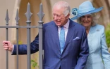 Le roi Charles III et la reine Camilla quittent la chapelle St George du château de Windsor après avoir assisté à l'office des Matines de Pâques, à Windsor, le 20 avril 2025