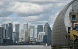 Des tours de bureaux dans le quartier de Canary Wharf, le 14 mai 2020 Ă Londres