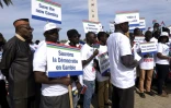 Manifestation à Dakar, au Sénégal, pour soutenir des ONG gambiennes, le 17 décembre 2016