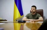 Le président ukrainien Volodymyr Zelensky en ligne avec une réunion du Conseil européen depuis Kiev, le 25 mars 2022