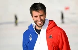 Le président du comité d'organisation de Paris 2024 (Cojo), Tony Estanguet, pose à Yanqing au centre de ski alpin durant les Jeux d'hiver de Pékin le 6 mars 2022.