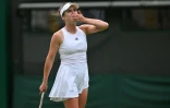 Elina Svitolina les yeux embués apprécie le soutien du public contre Victoria Azarenka à Wimbledon, le 9 juillet 2023  