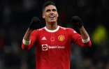Le défenseur français de Manchester United, Raphaël Varane, célèbre la victoire des siens en Premier League contre Tottenham Hotspur (3-0) au stade de Tottenham à Londres, le 30 octobre 2021.