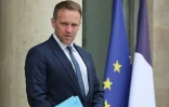 Le ministre français de l'Industrie, Marc Ferracci, quitte le palais de l'Elysée, à Paris, le 16 juillet 2025