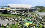 Des partisans de l'ancien président d'extrême droite du Brésil, Jair Bolsonaro, ont envahi et détérioré la présidence, le Congrès et la Cour suprême, à Brasilia, le 8 janvier 2023