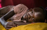 Angelina Anyanya, qui souffre d'épilepsie, allongée sur un lit au camp de Mahad, à Juba, au Soudan du Sud, le 17  avril 2018