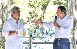 Le maire EELV de Grenoble Eric Piolle (D) et le chef de file de la France insoumise Jean-Luc Mélenchon, aux Amphis d'été des Insoumis à Châteauneuf-sur-Isère (Drôme), le 21 août 2020