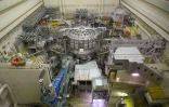 Photo non datée diffusée le 1er décembre 2023 par l'Institut national des sciences et technologies quantiques, montrant le JT-60SA, le plus grand réacteur à fusion nucléaire au monde, avant son inauguration à Naka, au Japon