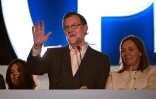 Le Premier ministre sortant Mariano Rajoy  et sa femme Elvira Fernandez au soir des législatives le 20 décembre 2015 à Madrid