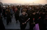 Des Nord-Coréennes amènent des fleurs en hommage à Kim Jong Il,le 16 février 2019 à Pyongyang 