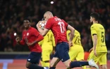 La joie de l'attaquant turc de Lille Burak Yilmaz, après avoir ouvert le score sur penalty face à Chelsea, lors du 8e de finale retour de la la Ligue des Champions, le 16 mars 2022 au Stade Pierre-Mauroy à Villeneuve-d'Ascq