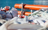 Des gilets de sauvetage et des "bananes", longs boudins de caoutchouc orange jetés à l'eau pour qu'une centaine de naufragés s'y accrochent, sont stockés sur l'Ocean Viking le 29 juillet 2019