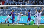 La joie de l'attaquant du Real Madrid, Karim Benzema, après avoir marqué le 2e but face à Barcelone, lors de la demi-finale de la Supercoupe d'Espagne, le 12 janvier 2022 à Riyadh