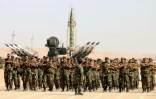 Des soldats des forces pro-Haftar lors d'une parade militaire le 7 mai 2018 à Benghazi, dans l'est de la Libye
