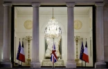 Le drapeau britannique à l'entrée du palais de l'Elysée à Paris après l'annonce de la mort de la reine Elizabeth II, le 8 septembre 2022