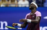 L'Américain Frances Tiafoe jubile après avoir battu l'Espagnol Rafael Nadal en 8e de finale de l'US Open, à New York, le 5 septembre 2022