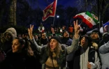 Des manifestants hostiles au pouvoir iranien devant l'ambassade d'Iran à Londres, le 10 janvier 2026
