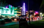 Ocean Drive, à Miami Beach, regorge de bars et de boites de nuit en plein air