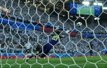 L'attaquant argentin Lionel Messi inscrit un but face au Nigéria le 26 juin 2018 à Saint-Pétersbourg lors du Mondial