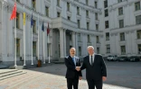 Le ministre ukrainien des Affaires étrangères Andriï Sybiga (d) et son homologue turc Hakan Fidan à Kiev, le 30 mai 2025