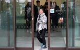 La militante écologiste Greta Thunberg (c), quitte la Westminster Magistrates Court de Londres, le 2 février 2024