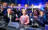 (g-de) Le président du parti national libéral roumain Nicolae Ciuca, la présidente de la Commission européenne Ursula von der Leyen et la présidente moldave Maia Sandu, à l'ouverture du congrès du Parti populaire européen (PPE) à Bucarest, le 6 mars 2024 en Roumanie