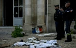Des gendarmes dans la cour de l’hôtel de Nesmond, résidence préfectorale vandalisée la veille lors d'une manifestation contre la vie chère, le 18 octobre 2026 à Bordeaux, en Gironde