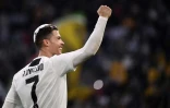 L'attaquant de la Juventus Cristiano Ronaldo, les cheveux recouverts de mousse à raser, célèbre le 8e sacre consécutif des Turinois, le 20 avril 2019 à Turin