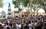 Un Castell - une tour humaine - formé lors de la feria de Millas, dans les Pyrénées-Orientales, le 5 août 2023