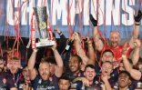 Le trophée pour les Anglais de St Helens vainqueurs des Dragons catalans à Old Trafford, le 9 octobre 2021