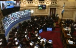 Une session virtuelle au Congrès argentin le 4 décembre 2020, devant décider l'instauration d'une taxe ponctuelle sur les grandes fortunes afin de financer les dépenses liées au Covid-19.